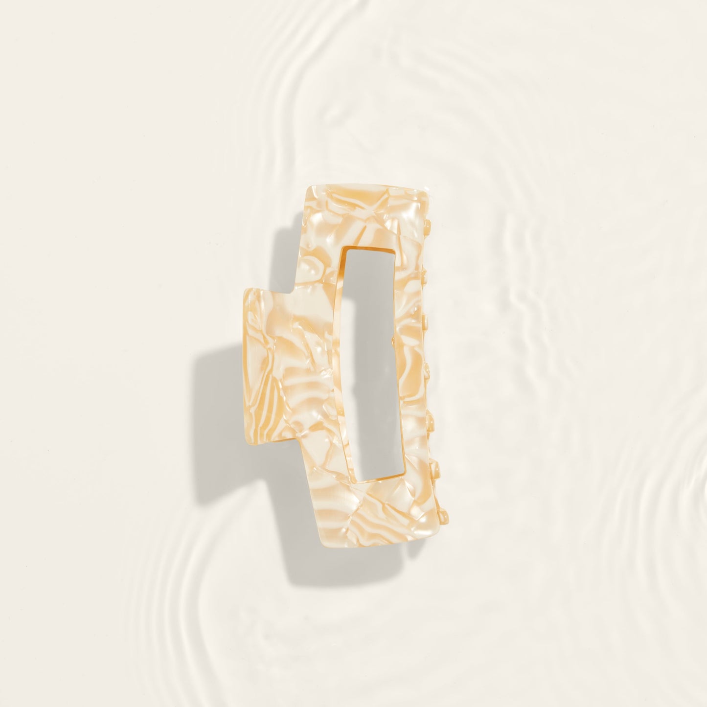The Lizzy claw clip off white