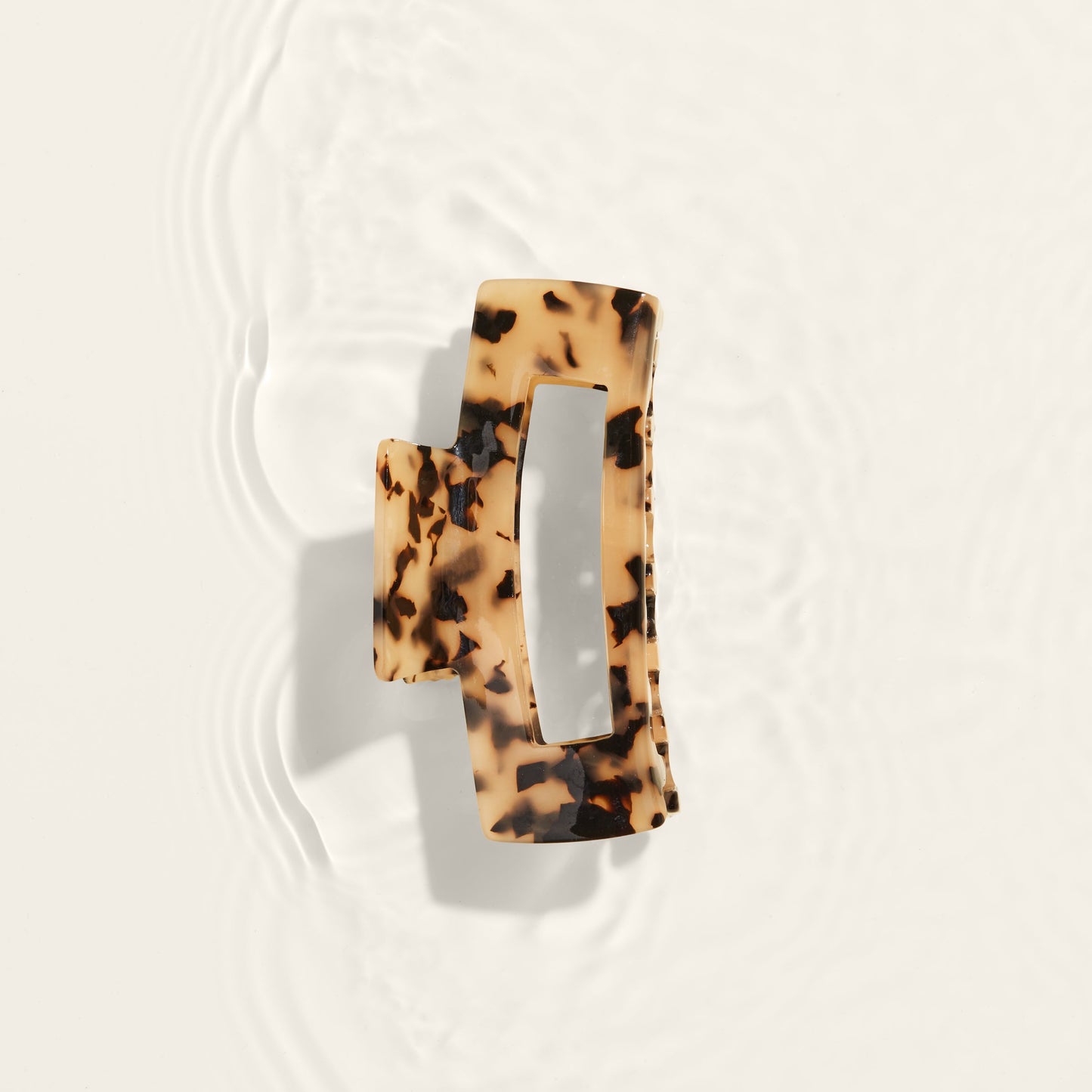 The Lizzy claw clip Tortoise light