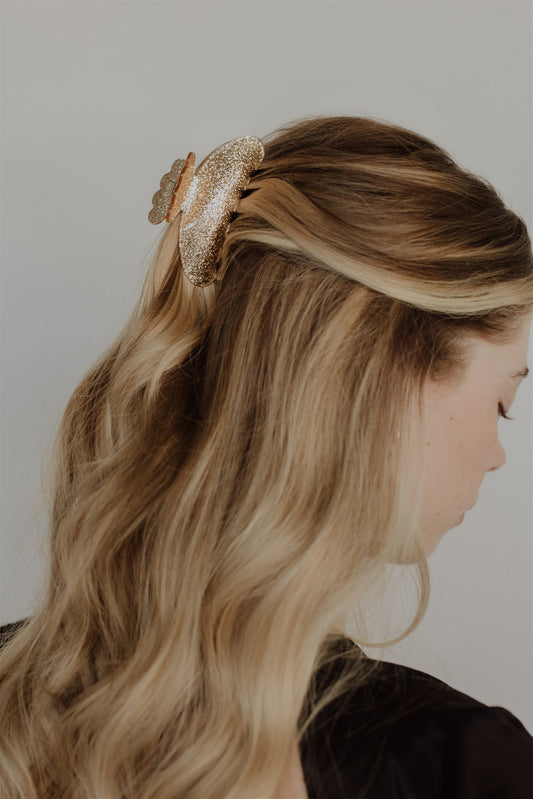 The River claw clip gold