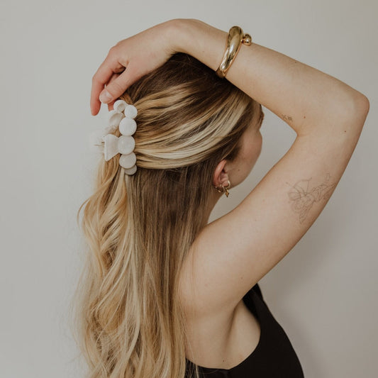 The Christy velvet vintage claw clip white