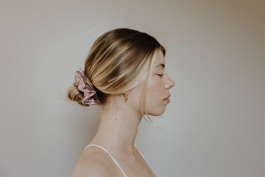 The Kate silk scrunchie medium soft pink