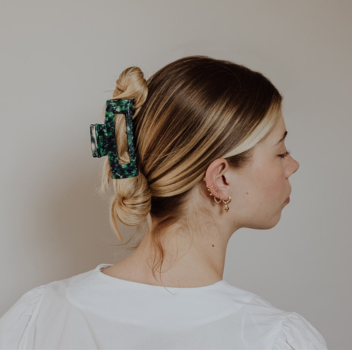 The Lizzy claw clip Emerald green
